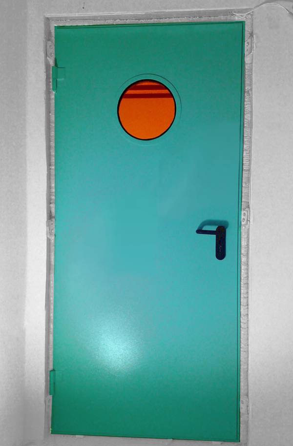 Огнеупорная дверь с окном Огнеупорная дверь с окном