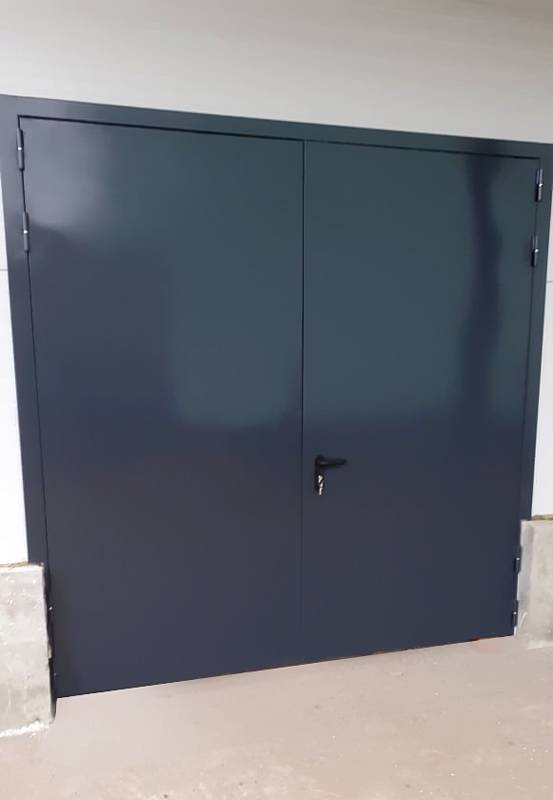 Равностворчатая дверь с внешней стороны (склад, шоссе Энтузиастов, 4) Равностворчатая дверь с внешней стороны (склад, шоссе Энтузиастов, 4)