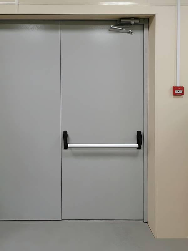 Внутренняя сторона полуторной двери (АО «ГНЦ РФ ТРИНИТИ»)