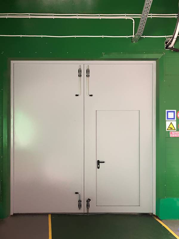 Ворота с обратной стороны (завод «Состра», д. Бужарово, ул. Центральная, 21)